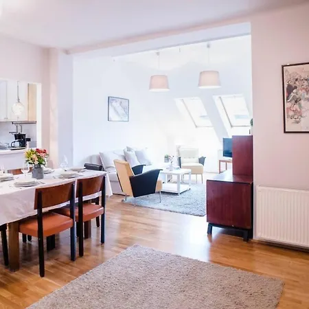 Stylish And Comfy For 6 Guests *