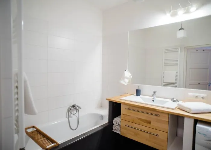 Stylish And Comfy For 6 Guests *