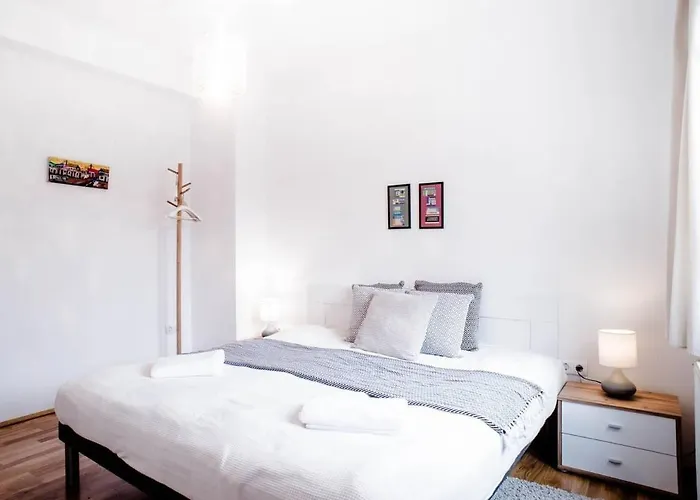 Stylish And Comfy For 6 Guests アパート