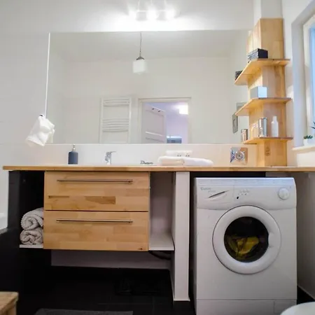 Stylish And Comfy For 6 Guests *