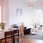 Stylish And Comfy For 6 Guests