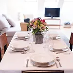 Apartman Stylish And Comfy For 6 Guests
