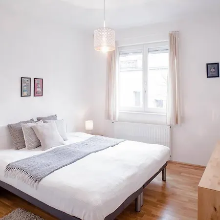 Stylish And Comfy For 6 Guests דירה בודפשט