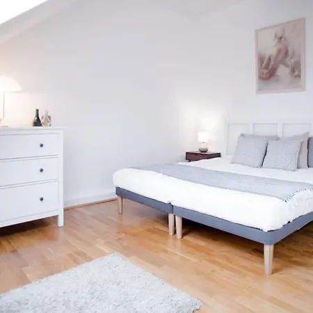 Stylish And Comfy For 6 Guests דירה *