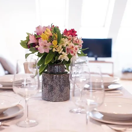 Stylish And Comfy For 6 Guests דירה *