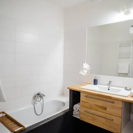 Stylish And Comfy For 6 Guests *