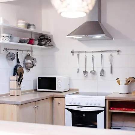 Stylish And Comfy For 6 Guests