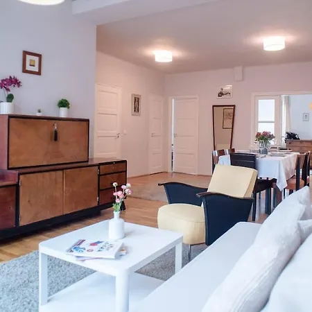 Stylish And Comfy For 6 Guests