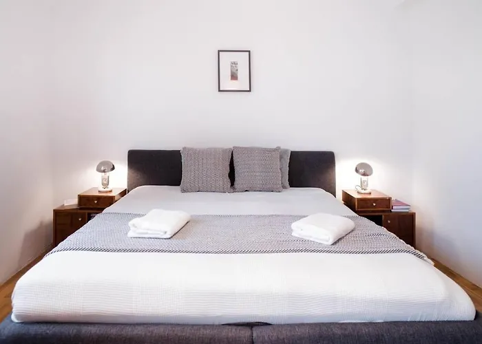 Stylish And Comfy For 6 Guests