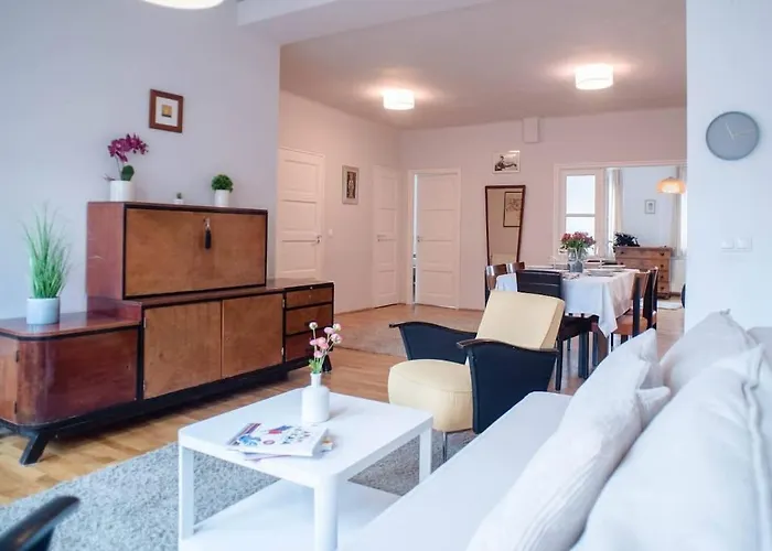 Stylish And Comfy For 6 Guests
