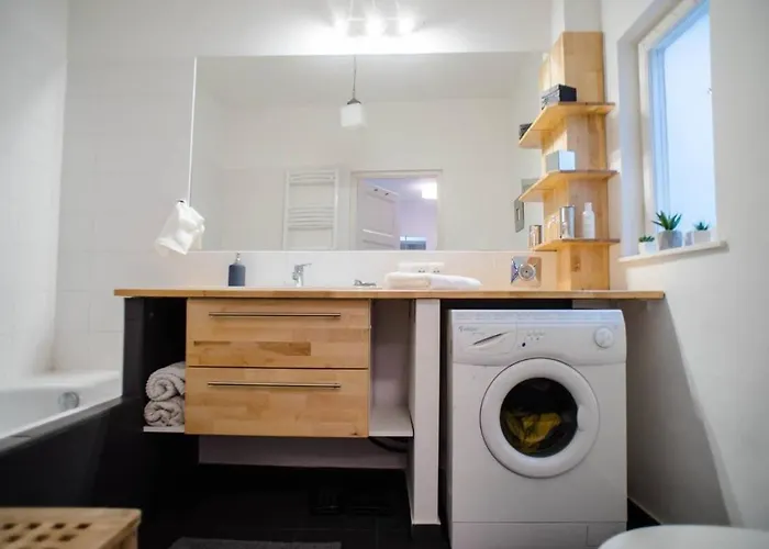 Stylish And Comfy For 6 Guests *
